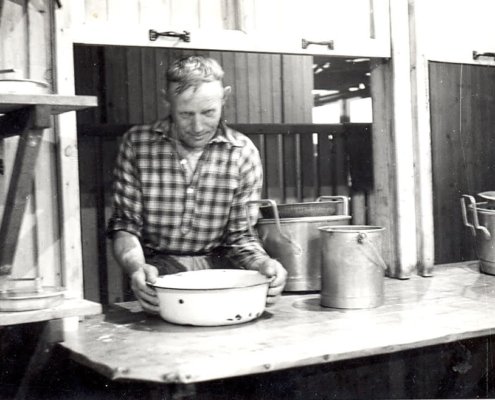 010-Emmeloord-kamp-Espelerbocht-verdelen-eten-voor-arbeiders-09-09-1949-RIJP-nr.-7214.jpg