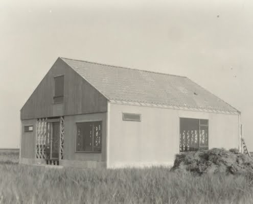 Bouw Fracon woning op kavel J 133. Buitenkozijnen glaswolbekleding en eternit in hoofdzaak aangebracht 1958