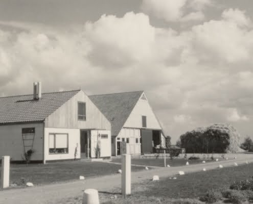 Montageschuur met pachterswoning van het type Fracon aan de Hannie Schaftweg in sectie D 1959