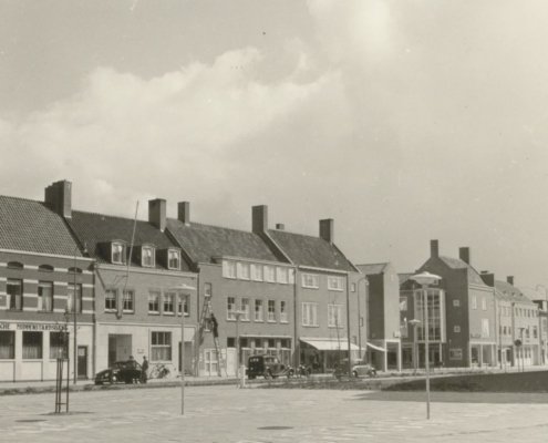 De Beursstraat gezien in zuidelijke richting 1954 2