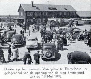 Harmen-Visserplein - Drukte-op-Harmen-Visserplein.jpg