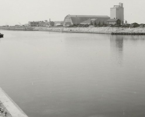 De tweede insteekhaven op het industrieterrein 1956