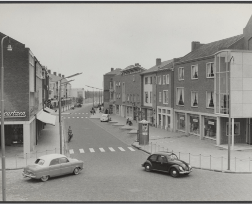 LangeNering - De-Lange-Nering-Autos-konden-beide-richtingen-rijden.png