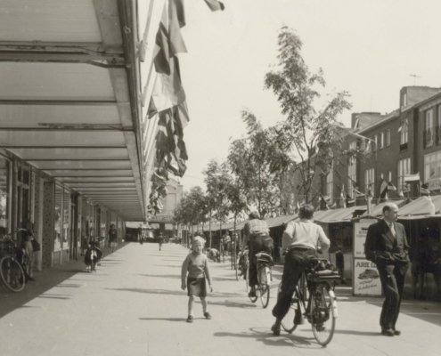 De Lange Nering. Braderie mei 1957