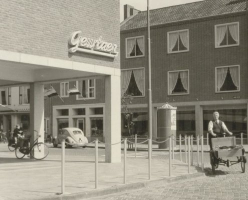 Hoek Beursstraat Lange Nering juni 1954