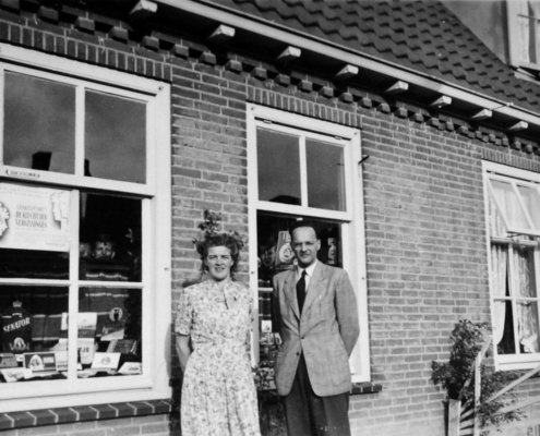 Fam Sluiter Rietstraat nr. 30 Een van de eerste bewoners sigarenmagazijn Later verhuisd naar lange Nering nr 7.bk_