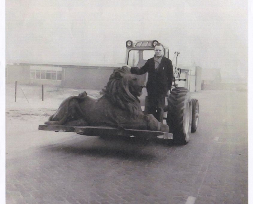 Volgens mij brengt van de knijff de leeuw naar de Meldestraat. Emmeloord