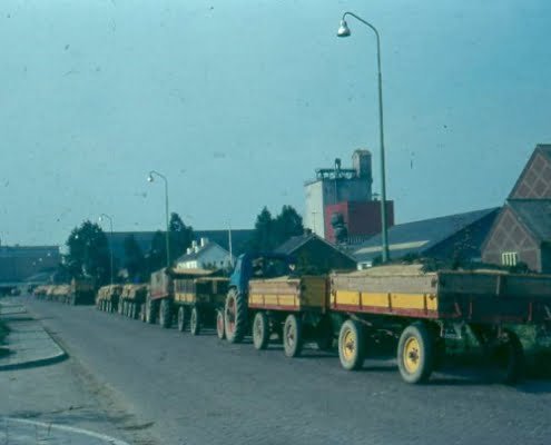 Nagelerstraat-weg - Bewaring-en-afzet-Drukte-bij-graanaflevering-industrieterrein-1963.jpg