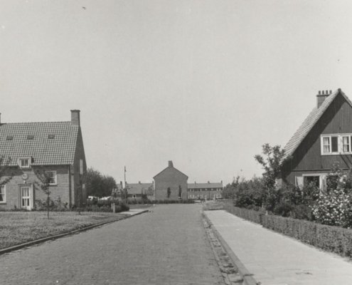 Eind van de Acacialaan en de Espelerlaan. Op de achtergrond de Meldestraat 1951