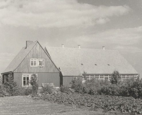 Montageschuur met Oostenrijkse woning 1951