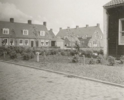 Gezicht op de Rietstraat vanaf de achterzijde van het dorpshuis 1947