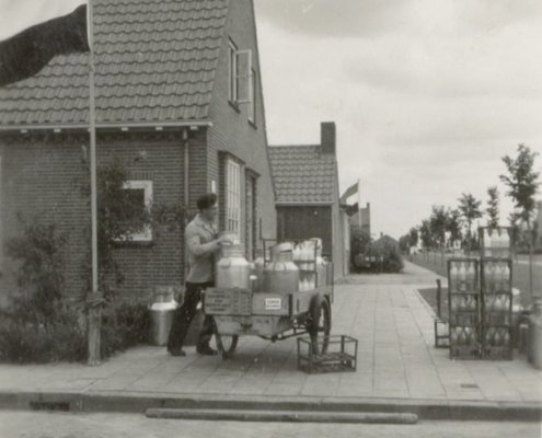 Melk en zuivelproductenhandel in de Rietstraat aug 1948 2