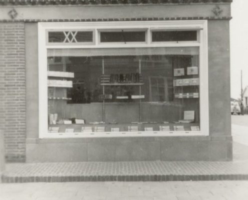 Bakkerij met winkel aan de Zeeasterstraat 1948 2