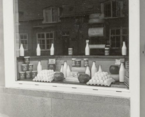 Melk en zuivelproductenhandel aan de Zeeasterstraat 1948