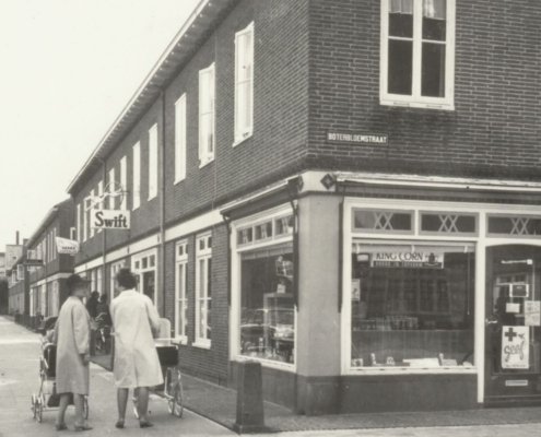 Winkels op de hoek Boterbloemstraat Zeeasterstraat 1968